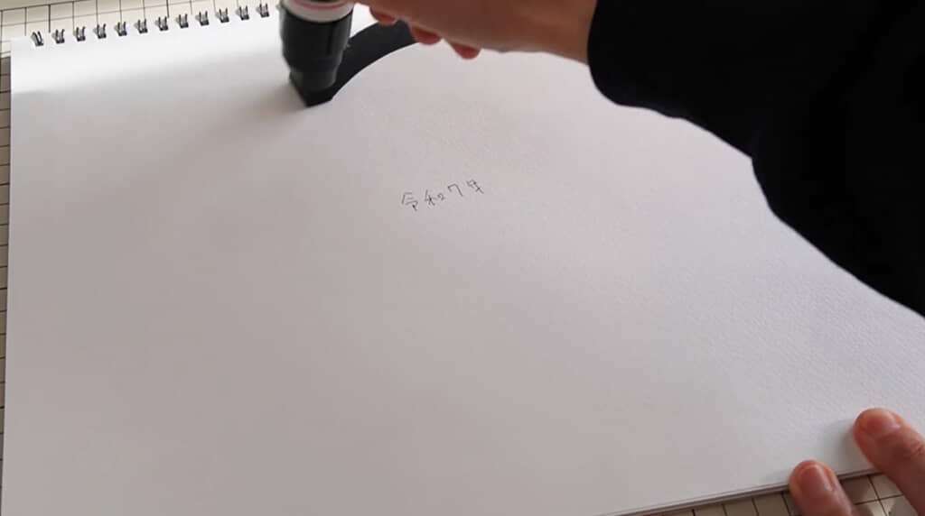 極太マーカーを取り出して