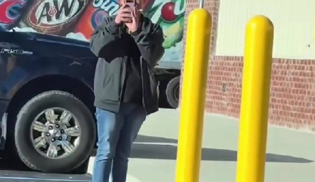 「なぜか自分の車が次々と撮影されるんだが……」→まさかの理由が500万再生「これは納得だよ」「爆笑、なんてこったい」【海外】（1/3） | 犬 ねとらぼ