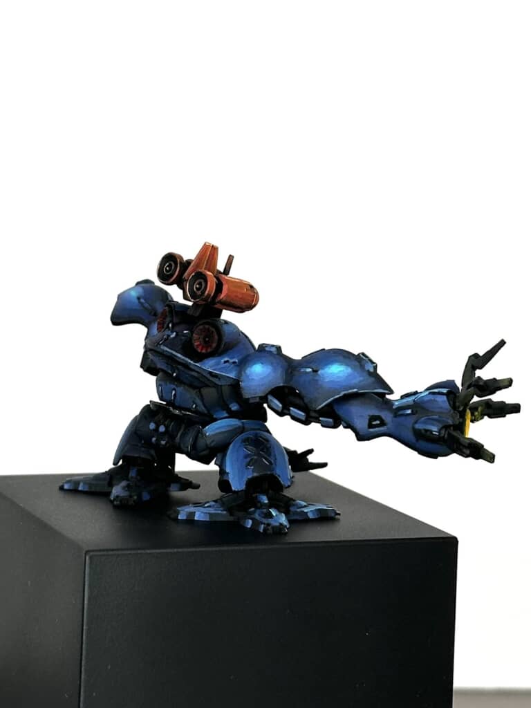 背面まで細かく塗装していることが分かるハイゴッグのミニプラモデル