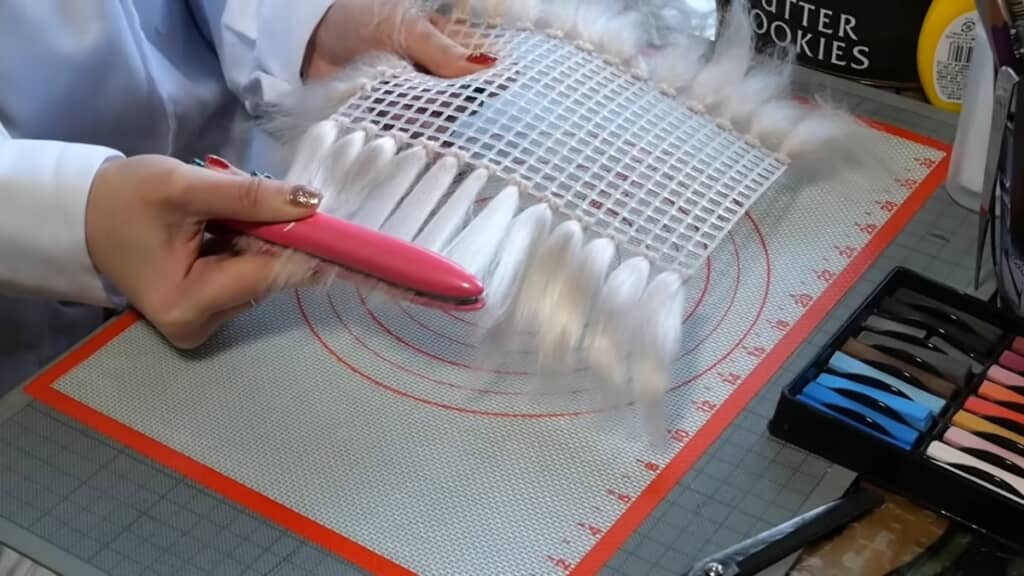 アクリル毛糸が美しいストレートウィッグに