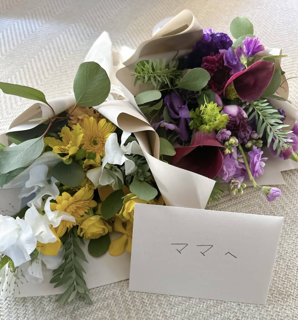 お母さんとおばあちゃんへの花束