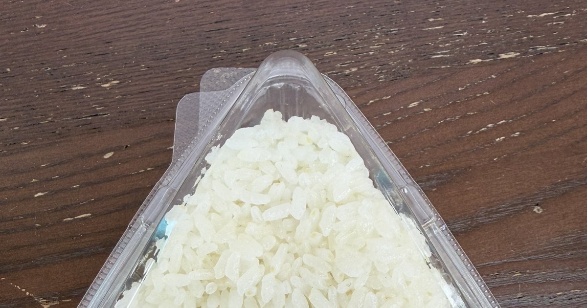 高松駅で「塩おにぎり」を買ったはずが……まさかの“中身”に視線集中　「お年玉？」「オトク感ありますね」（1/3） | ライフスタイル ねとらぼ