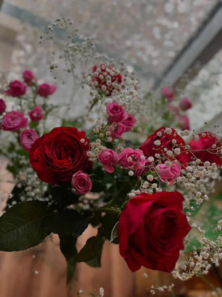 ボリュームたっぷりのきれいな花束