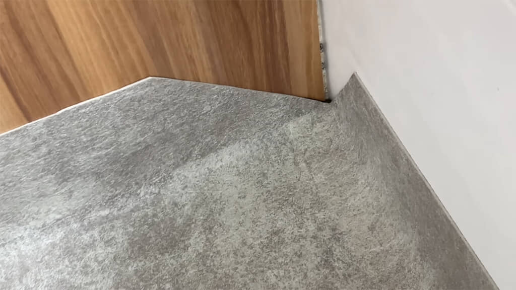 角にしっかり収まりました