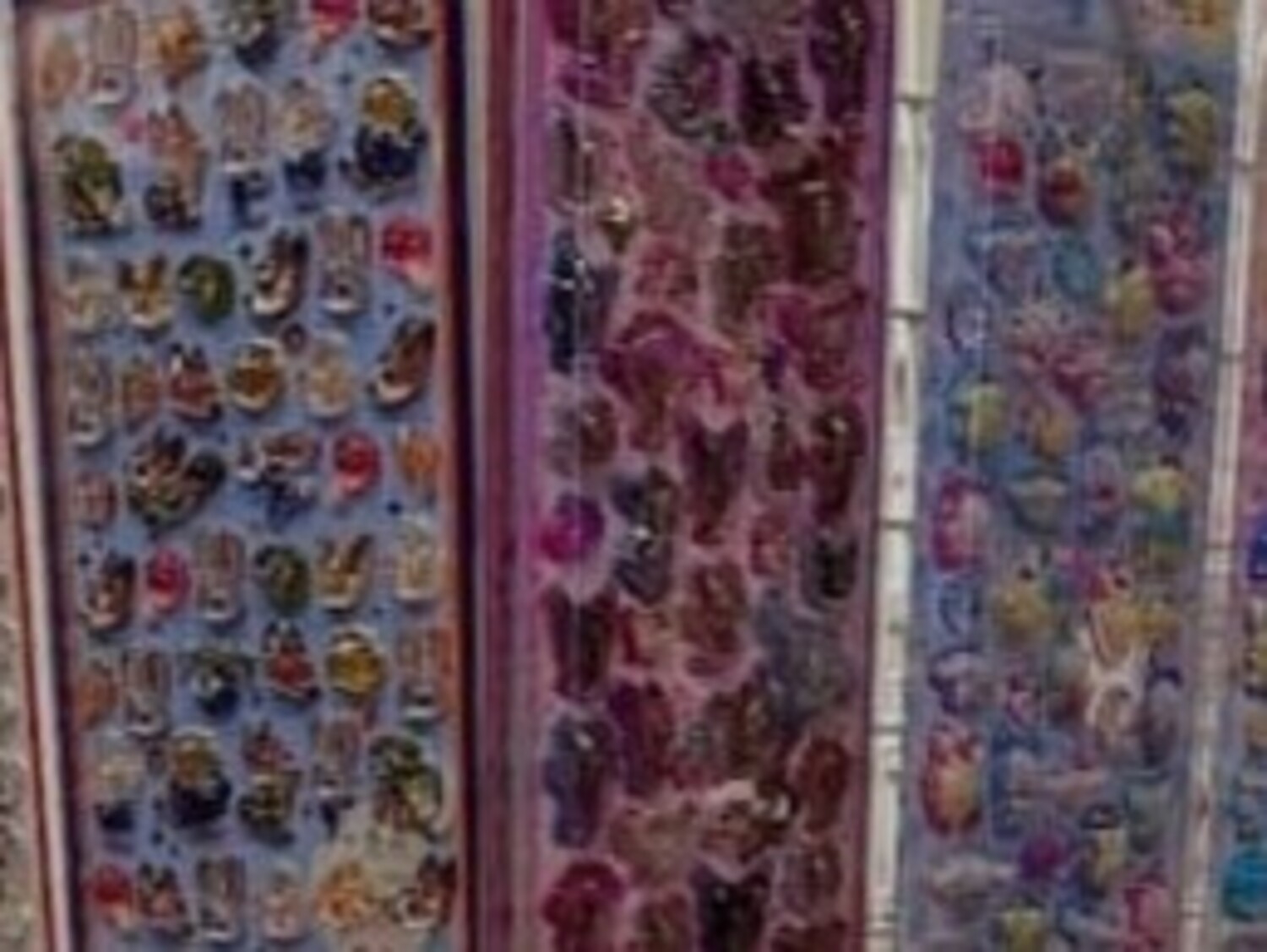 シール集めが趣味の妻→「店みたいにしたい」と言うので、夫が