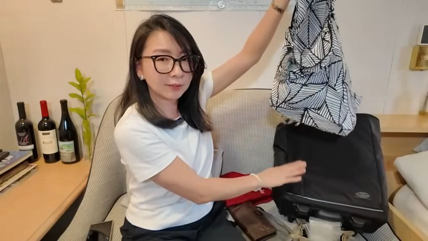 直前に必要なものをキャリーからバッグに移しておく