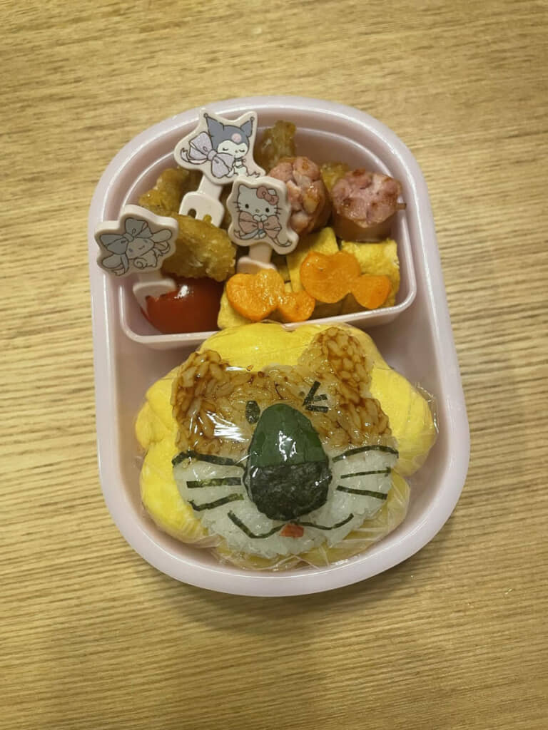 たべっ子どうぶつのライオンを再現したキャラ弁
