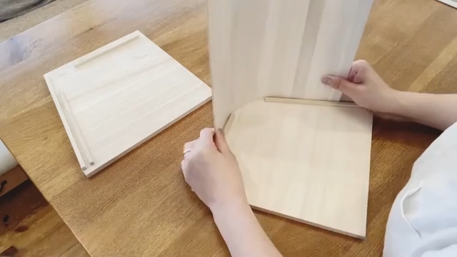 シャッターを実際に通しながら、側面にレールを作っている