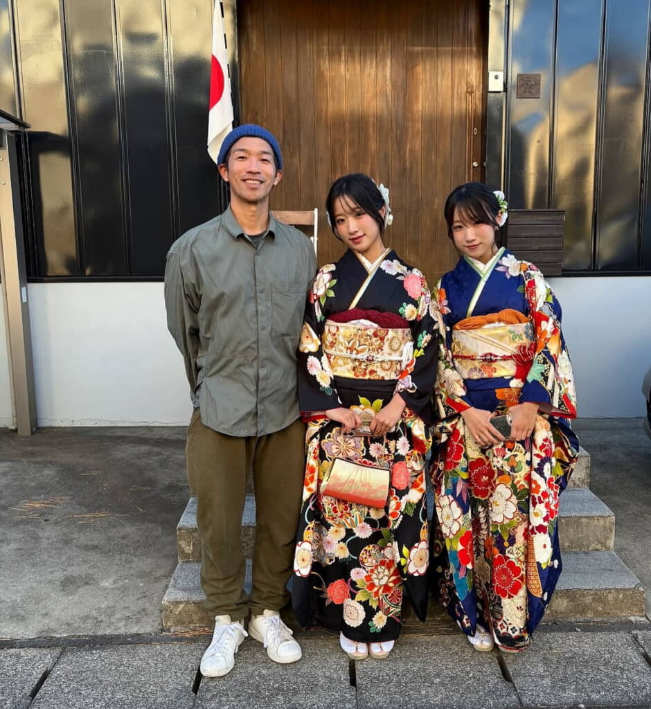 双子姉妹の成人式。みんな幸せそうですね