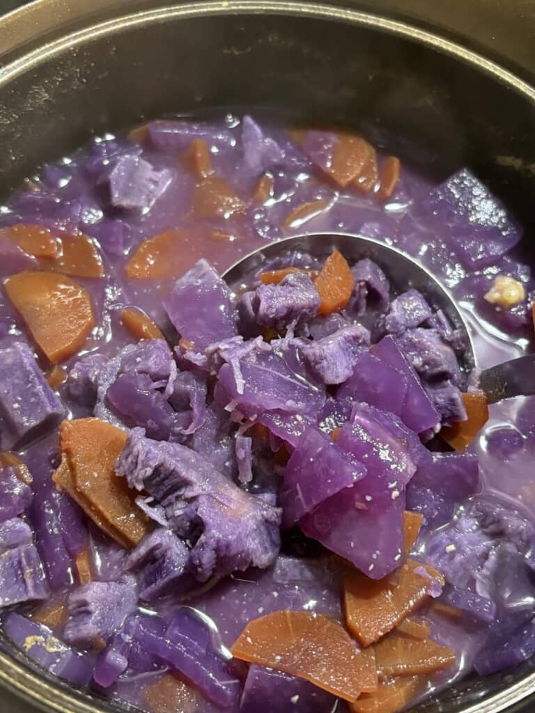 紫芋の味噌汁！