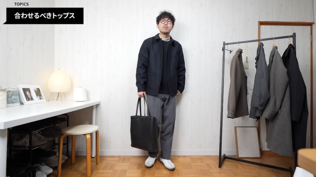 ブラックのアウターを合わせたコーデ