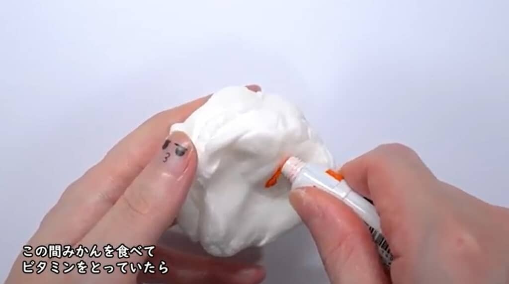 透明粘土を色付けします