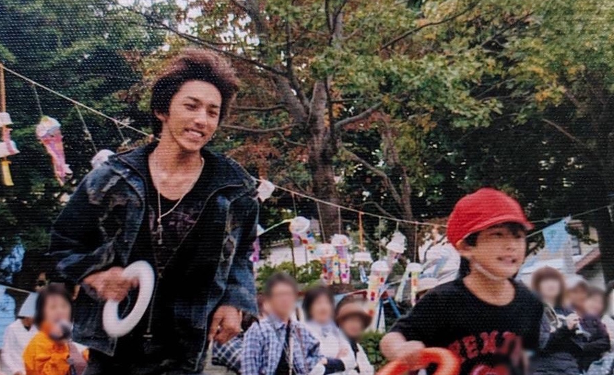 運動会で走る平成男子なパパと娘→18年後の2ショットは……　驚きの姿に「キムタクみたいな歳の取り方」「遺伝子強い」（1/3） | ライフスタイル ねとらぼ