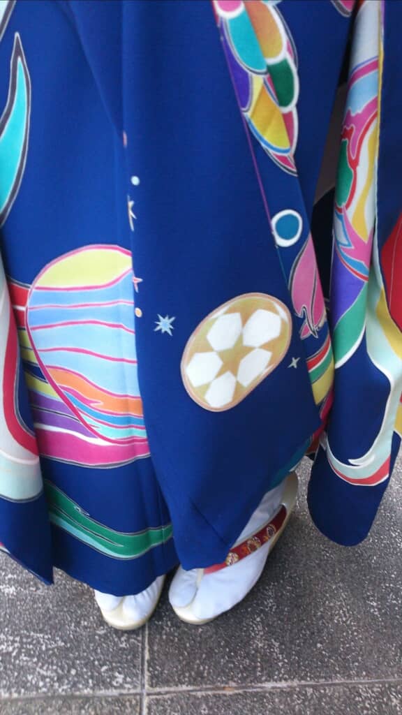 成人式にオリジナルの振袖で参加した女性