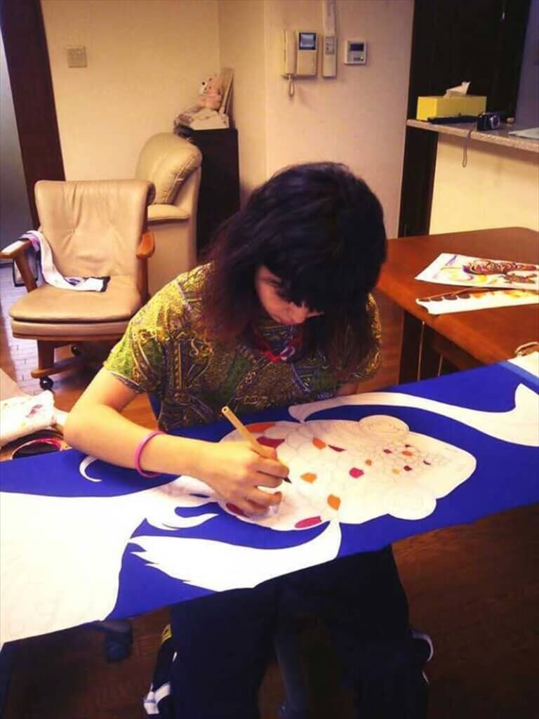 成人式にオリジナルの振袖で参加した女性