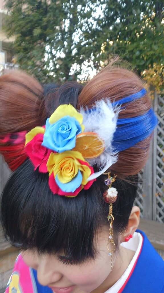 成人式にオリジナルの振袖で参加した女性