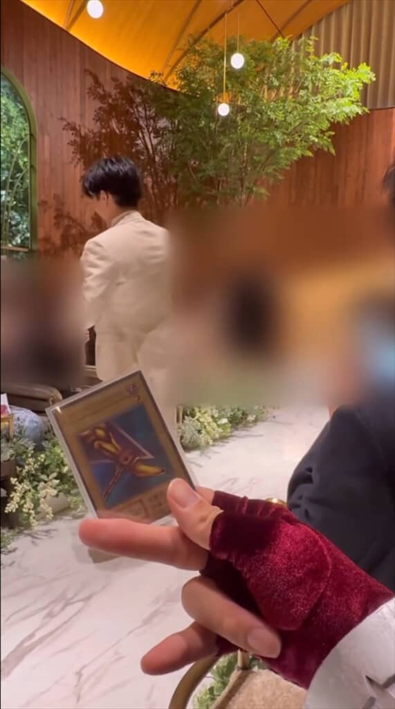 遊戯王のコスプレイヤーによるユニークな結婚式