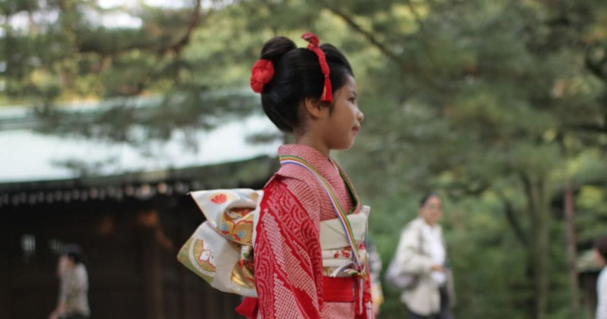 父が“七五三の娘”をパシャリ→13年後……　同じ父が撮った成人式の晴れ姿に「泣けてくる」「お父様は幸せですね」（1/3） | ライフスタイル ねとらぼ