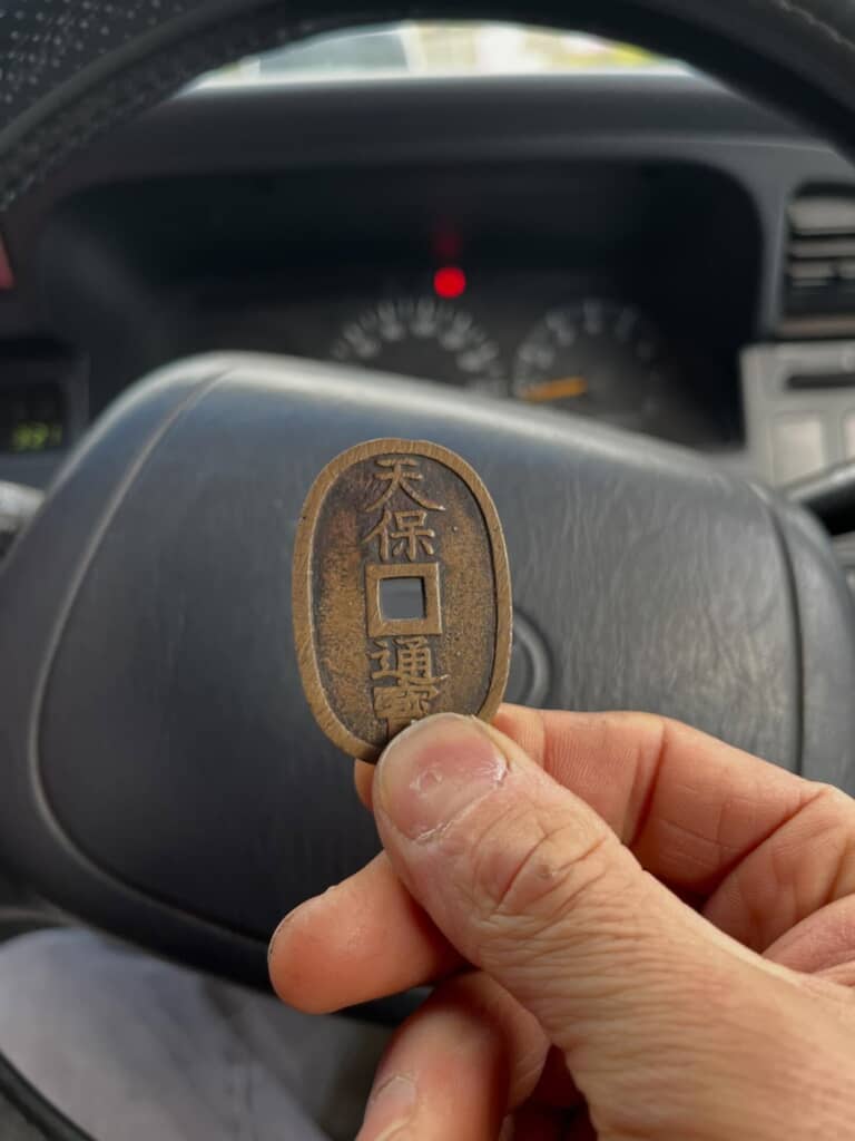 ロゴにジャストフィットな古銭