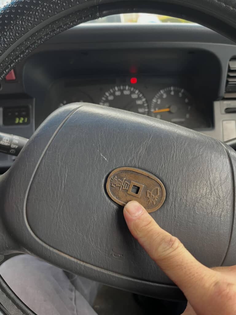 ロゴにジャストフィットな古銭