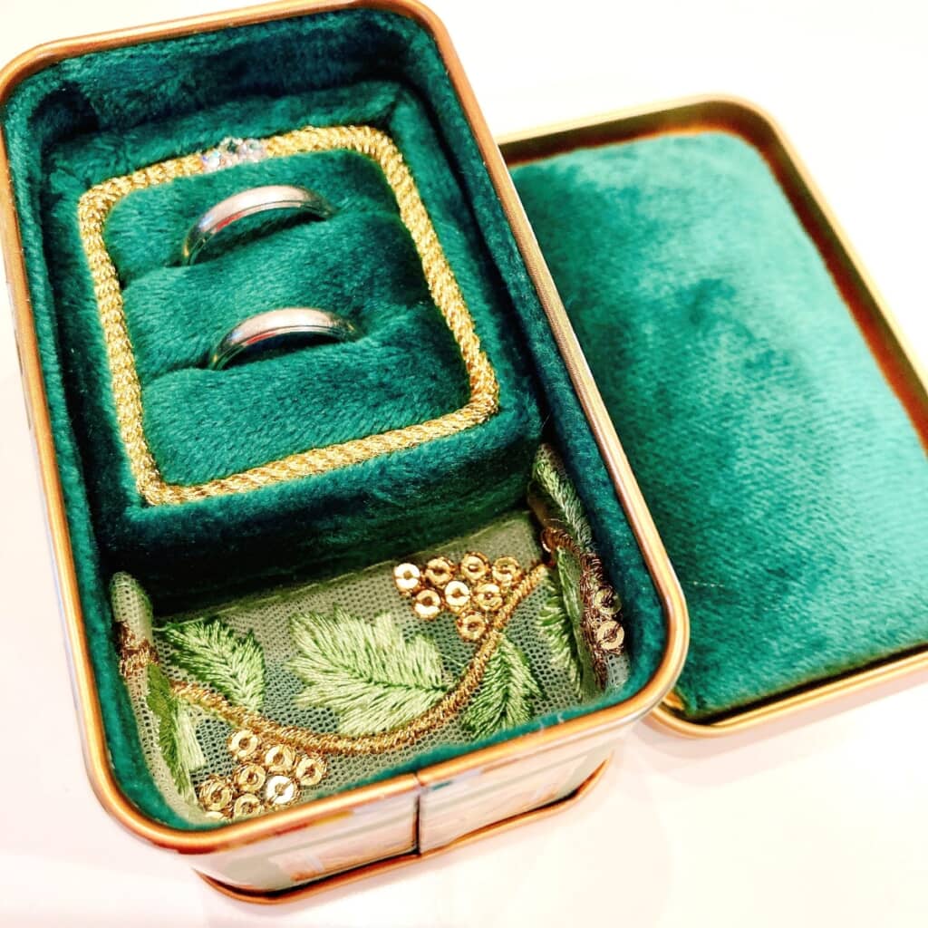 気品溢れるアクセサリーケース