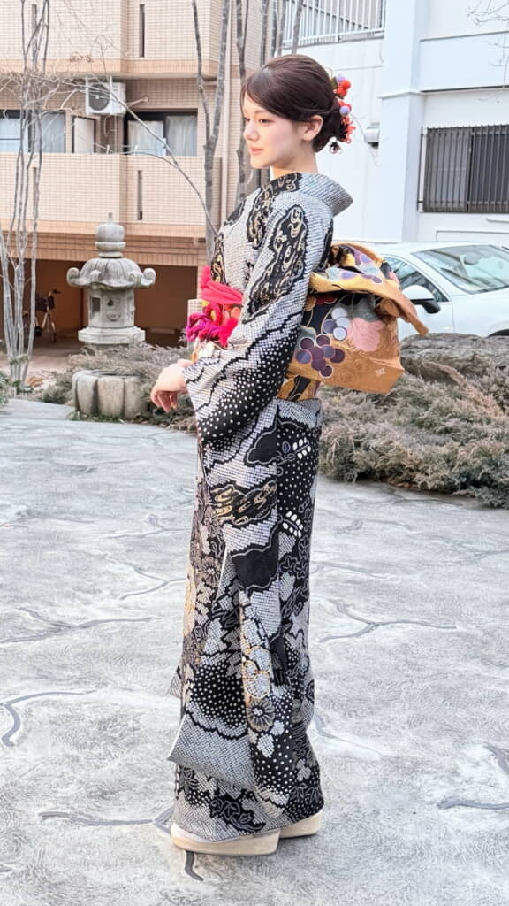 横からの立ち姿も美しい
