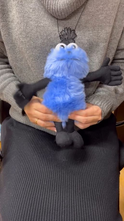 手がぴょこぴょこ動きます