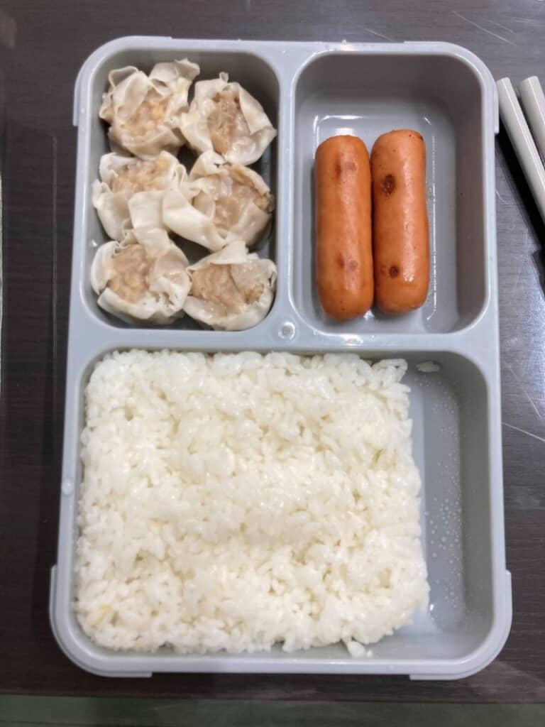 焼売6つで隙間がないおかずコーナー