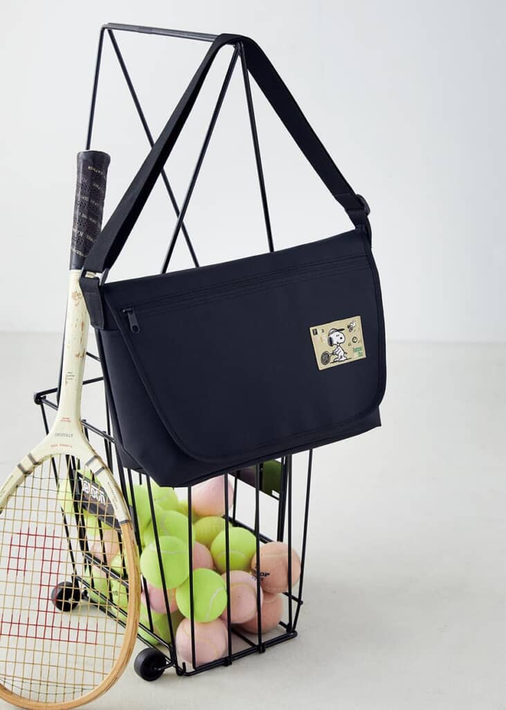 SNOOPY DAILY MESSENGER BAG BOOK