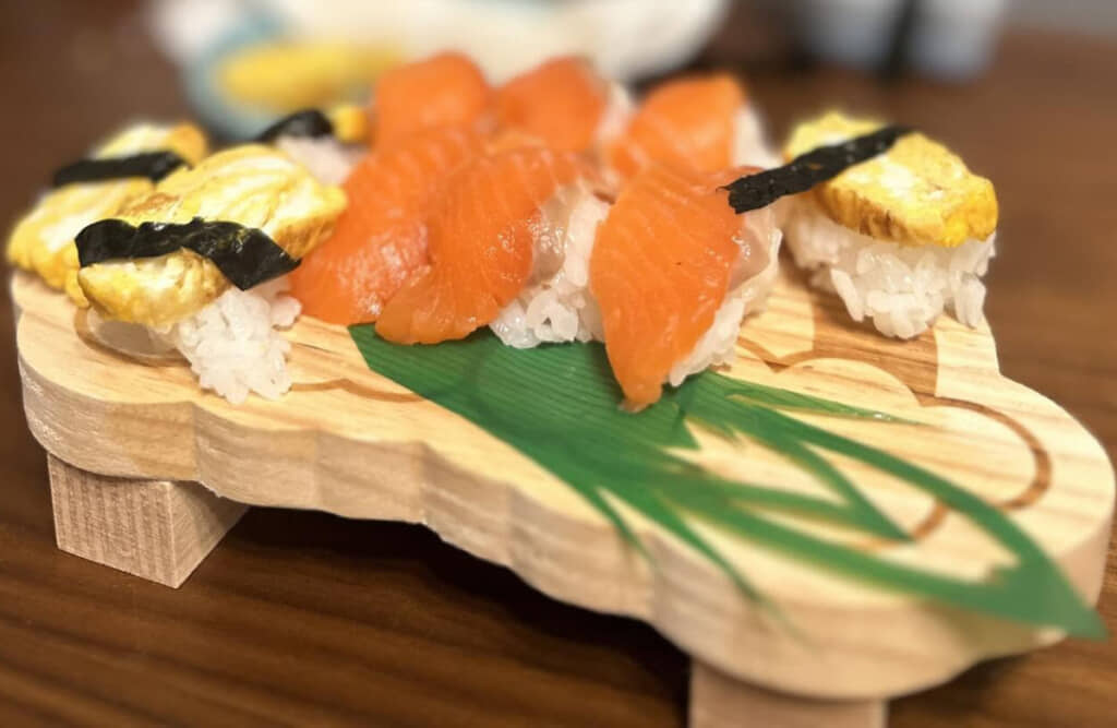 玉子のお寿司では難しい帯のりを巻くのにも挑戦しています