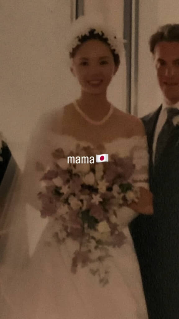 日本人の母親の写真