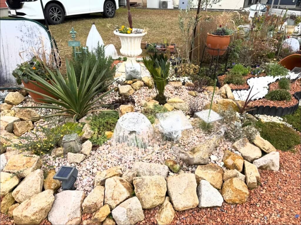 リゾートホテルみたいになった庭の一部