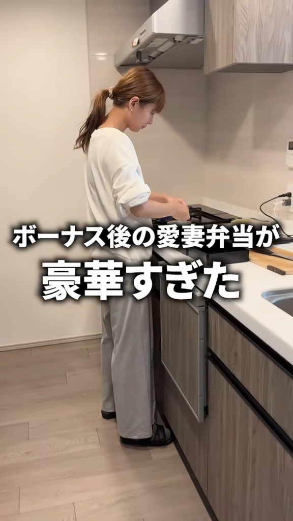 夫のためにお弁当を作る妻