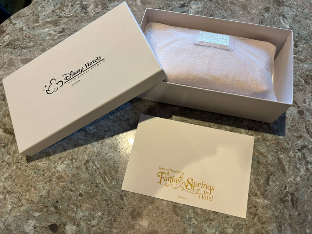 記念品のポーチが置いてありました！