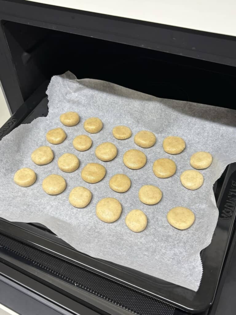 クッキーの生地をオーブンに入れると……？