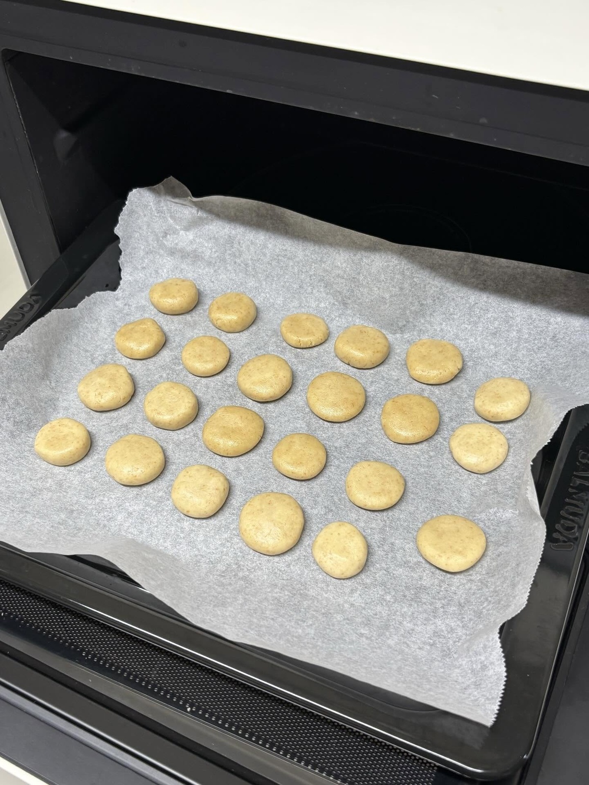 クッキーを焼こうとしただけなのに……　まさかの“大惨事”に「笑いが止まらない」「どういう時にこうなっちゃうんだ？」（1/3） | ライフスタイル ねとらぼ