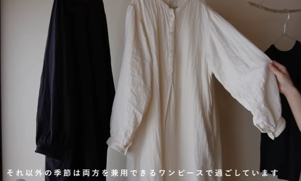 服はワンピースを通年使用します