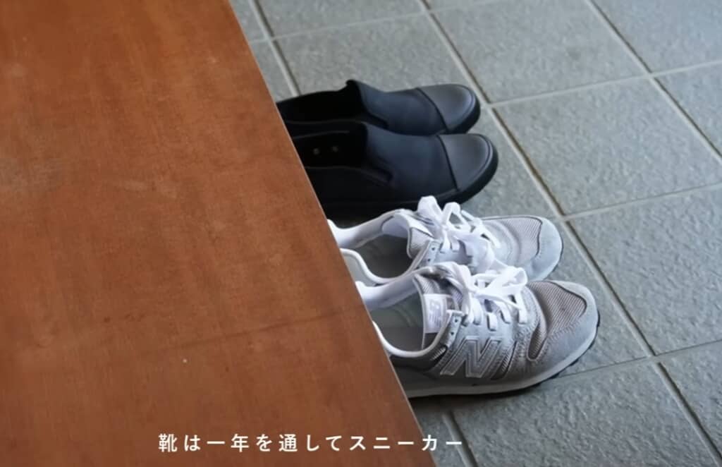 1年中スニーカーを履いている