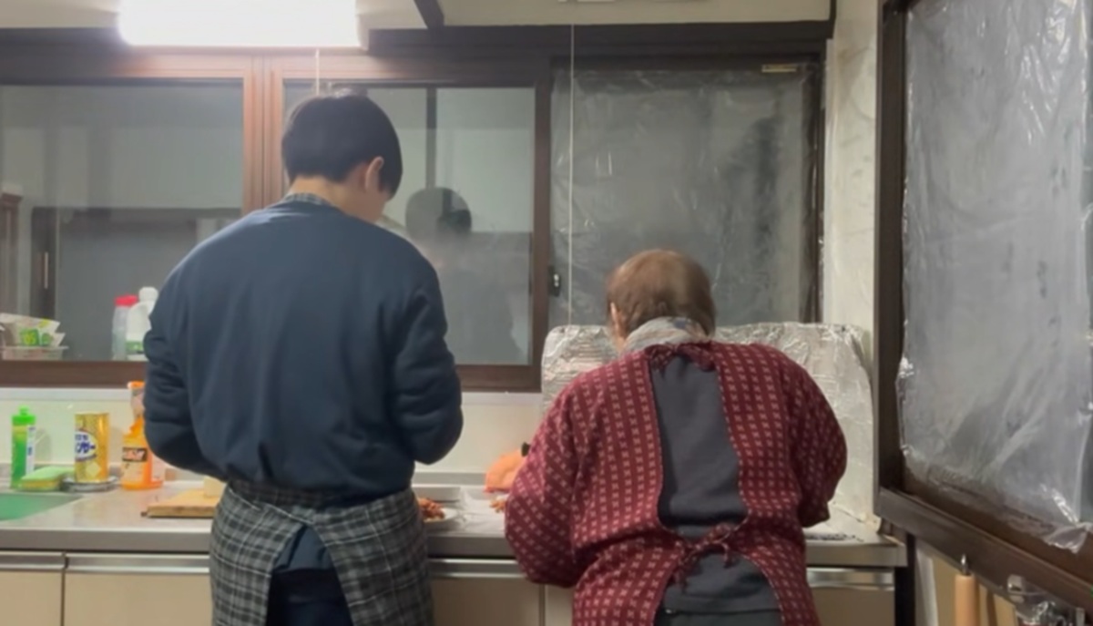 元15年引きこもりの孫、仕事後に94歳おばあちゃんと台所で並んで作るのは……　「凄い、尊敬」「涙が出てくるよ」（1/3） | ライフスタイル ねとらぼ