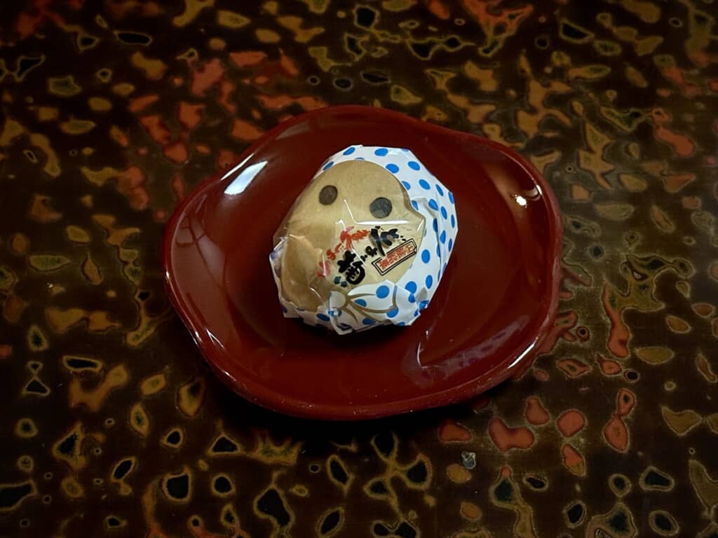 鳥取県と島根県で販売されている「どじょう掬いまんじゅう」