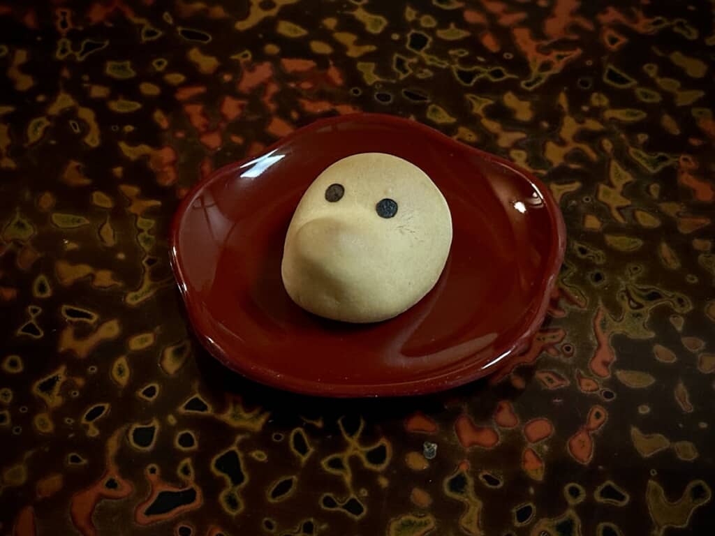 包装を外すとひょっとこ面だけになる「どじょう掬いまんじゅう」