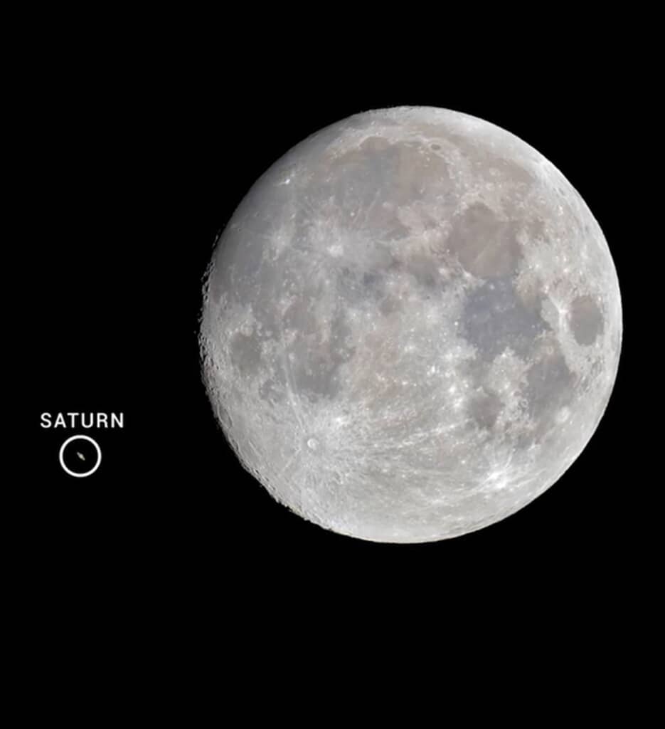 月と土星が寄り添う夜