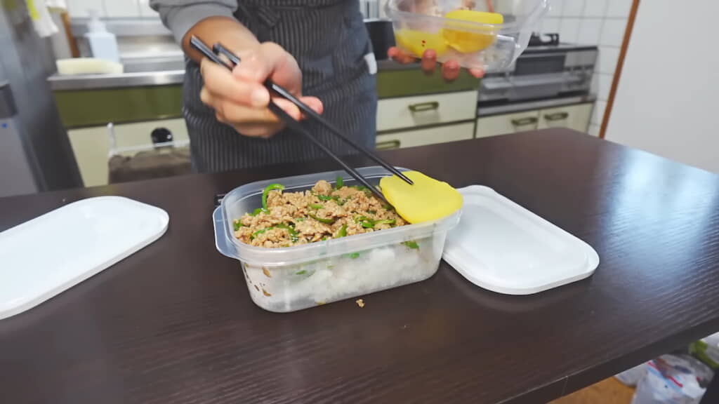 たくわんを添えて完成！　材料費は合計で約270円