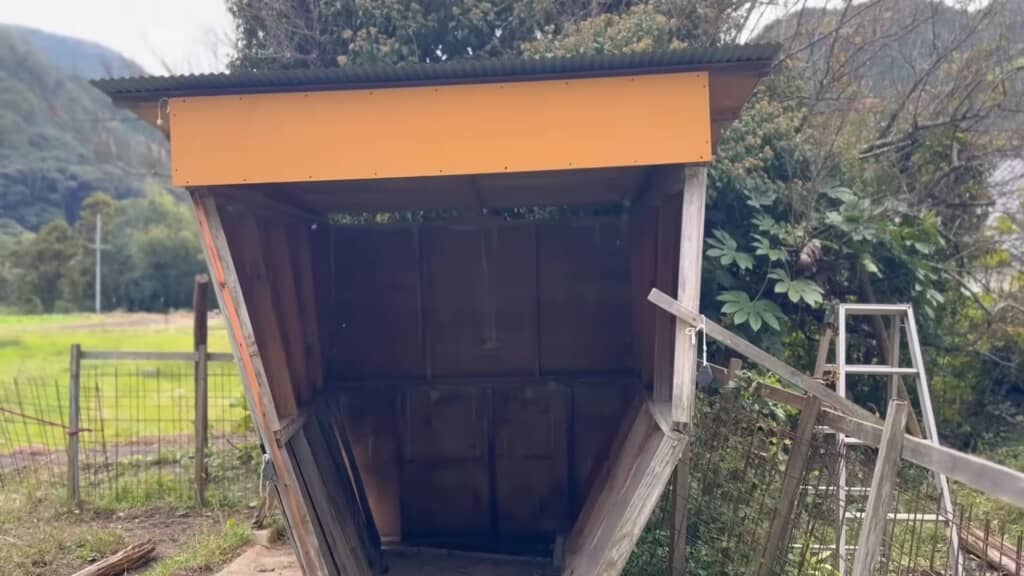 ジョンくんが壊した小屋