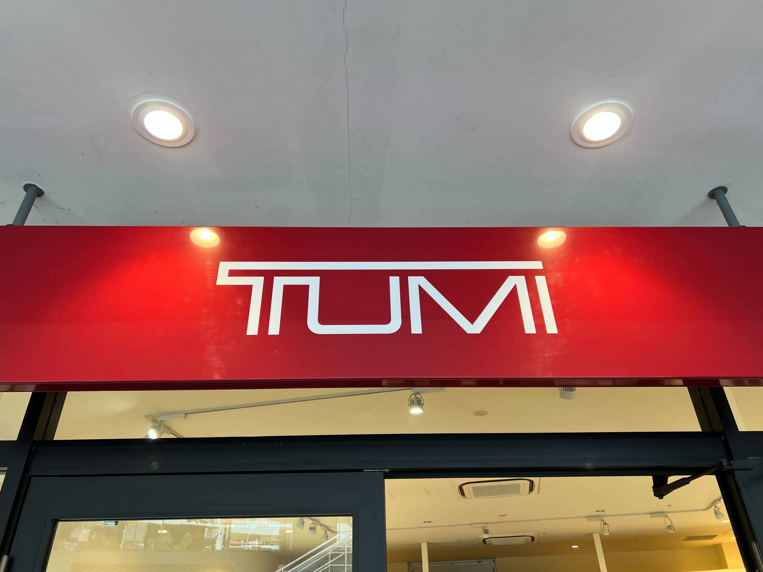「はっきり言って最高です」TUMIの“ビジネスリュック”に「重たい荷物を入れても背負った感じが軽い」「背中に吸い付くようなリュック」の声（1/2） | ファッション ねとらぼリサーチ