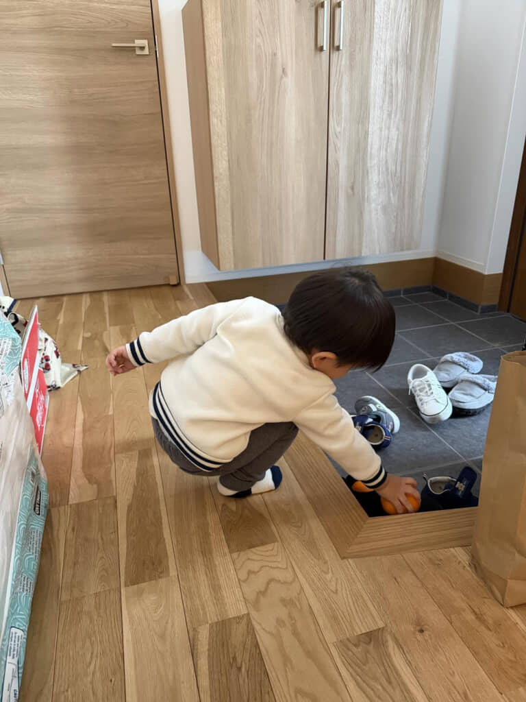 1歳次男くんの“まさかの犯行”にほっこり