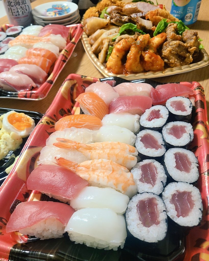 仕事から帰ってきたらお寿司とお総菜がたくさん！