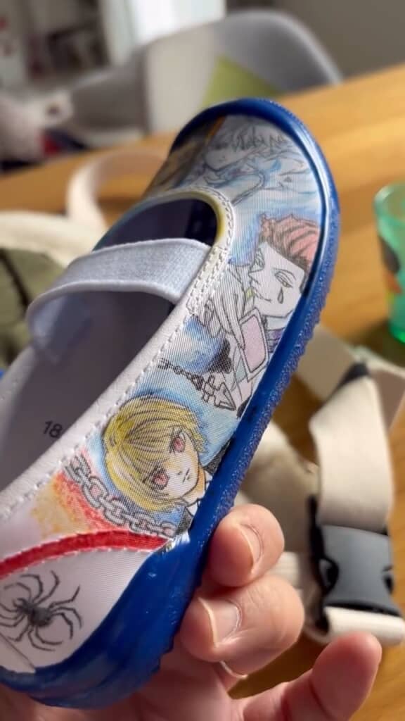 右側面にはヒソカとクラピカと、右足はH×H尽くし