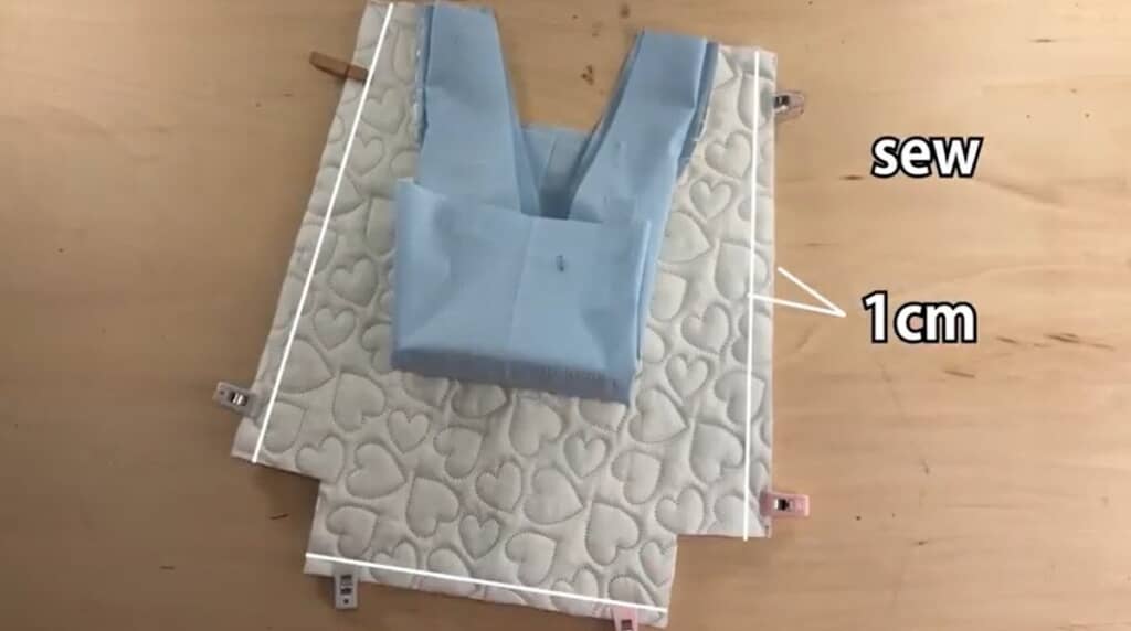 表地だけを縫い合わせます