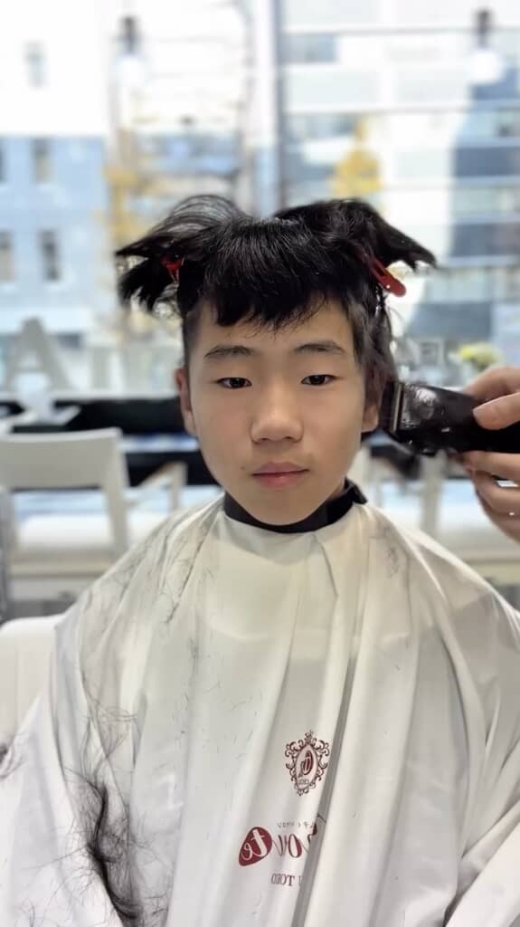 サイドはすっきり刈り上げます